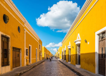 Ruelle ocre, jaune Izamal, Merida, Yucatan au Mexique, circuit classiques, circuit sur-mesure - JPM Tours