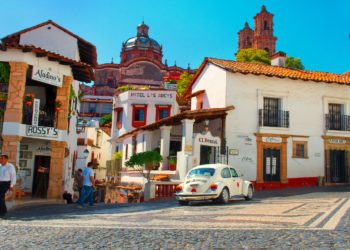 Ville de Taxco, alentours de Mexico, taxi, ruelle colorée, cathédrale