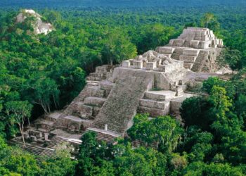Site de Calakmul, Yucatan, Pyramide au Mexique