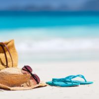 Plage Mexique, caraibes, lunettes, chapeaum tongs, riviera maya